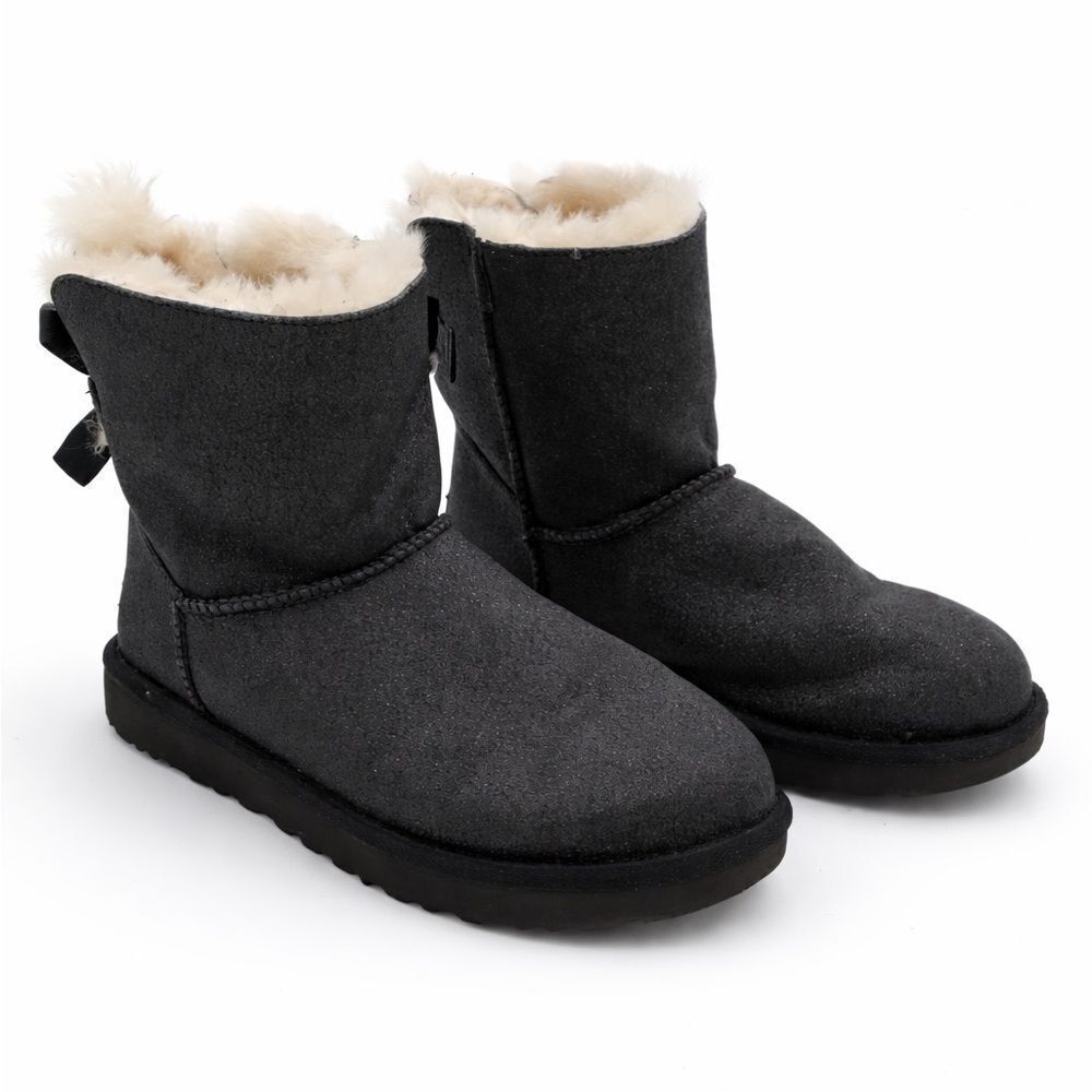 UGG Bailey Bow mini black glitter women’s size 8 like new condition